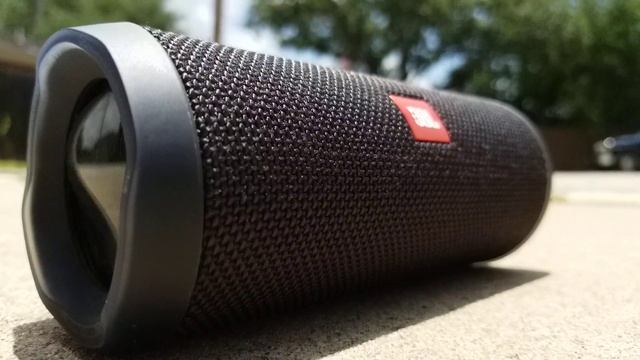 JBL Flip 4 Trap Woofer BASS TEST!!!!! (100% Volume)