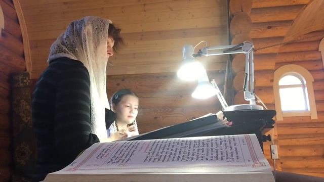 Поём Литургию с маленькой Таней вдвоём. Антифоны.
