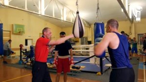 БОКСЁРСКАЯ ГРУША.Постановка дистанции | Одиночные и Двойные удары на груше