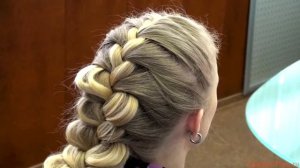 Растрепанная, объемная французская коса