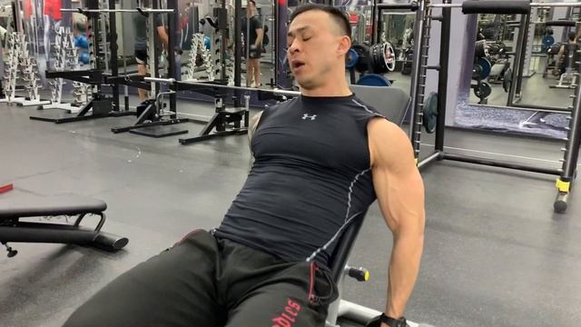 Поочередный подъем на бицепс сидя на скамье 45 градусов смотреть онлайн