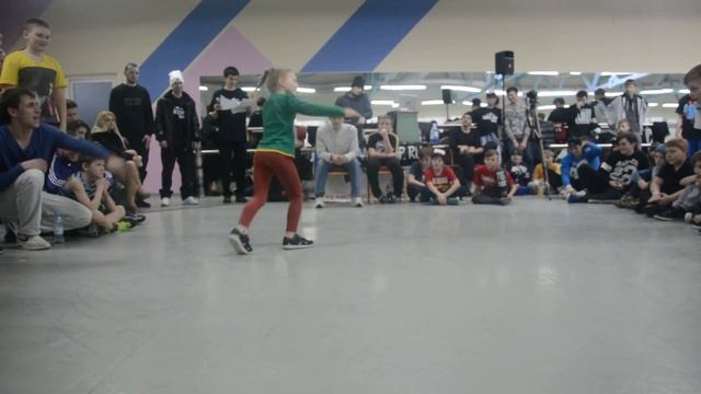 GROOVY TOWN | Орёл Top 8 Bgirl Дарья(Курск) VS Bboy Аtom (Харьков) смотреть онлайн
