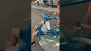 Алеша рыгает с карусели