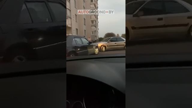 Пошел на таран: ему не уступали дорогу во дворе Гродно смотреть онлайн