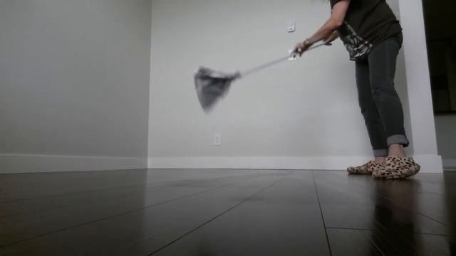 HOW TO PREVENT FOOTPRINTS on LAMINATE flooring? смотреть онлайн