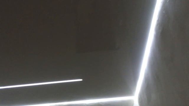 Парящий натяжной потолок с световыми линиями смотреть онлайн