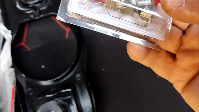 Дополнительные прикуриватели и USB зарядка, в Рено Дастер 2012 года. смотреть онлайн