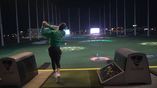 Insane Long Drive Competition At Top Golf | *Hitting Them Out* смотреть онлайн