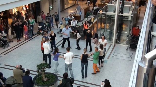 International multi Rueda de casino Flash Mob munich march 2014 смотреть онлайн