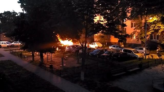 Белгород, горит машина 3:55. 3 июня 2016 смотреть онлайн