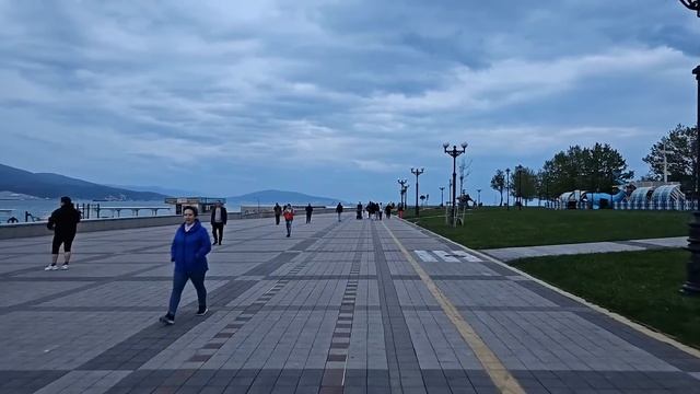 Очередное МОШЕННИЧЕСТВО на рынке недвижимости. Вечерний НОВОРОССИЙСК. Прогулка по набережной. смотреть онлайн