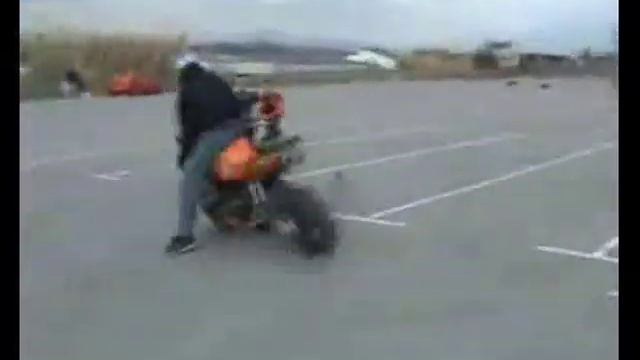 Honda CBR 1000RR - stunts смотреть онлайн