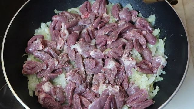 КАК ПРАВИЛЬНО ПРИГОТОВИТЬ КУРИНЫЕ СЕРДЕЧКИ С ЛУКОМ, ЧТОБЫ ВКУСНО, ПРОСТО И БЫСТРО смотреть онлайн