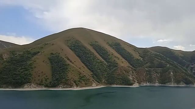 Озеро "Кезеной Ам" неслучайно называют " Жемчужиной" Северного Кавказа. #Чечня #озеро #природа смотреть онлайн