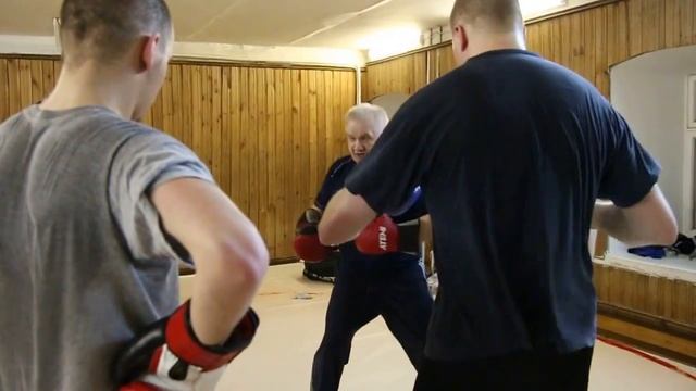 Как научиться бить? Боковой удар в корпус. Максимум силы смотреть онлайн