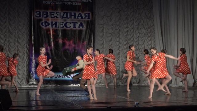 ПЕРВЫЙ ПАРЕНЬ.Народный танцевальный ансамбль "Регги",с.Заброды. танец смотреть онлайн