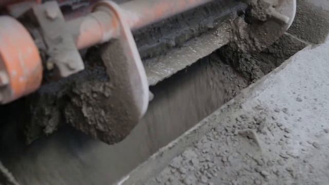 Выгрузка бетона на бетонном заводе "Semix 60 Capitan" смотреть онлайн