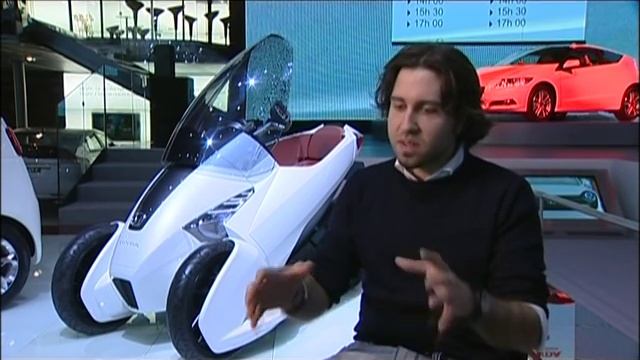 Honda 3R-C eco friendly Tron trike in the flesh! смотреть онлайн