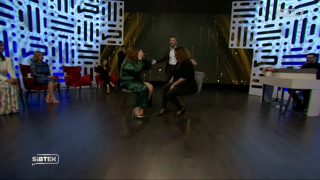 Sibtek - Sorpriża għal Elaine Sammut mingħand Gloriana Arpa Belli waqt Sibtek смотреть онлайн