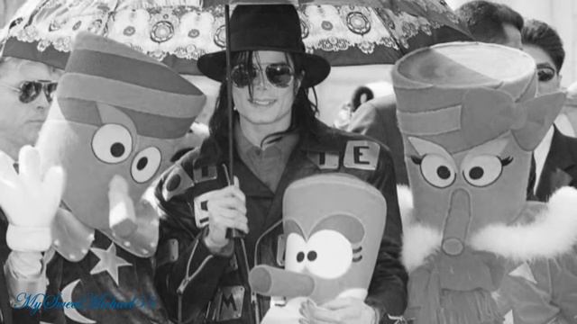 MICHAEL ~ YOU CAN STAND UNDER MY UMBRELLA ~ смотреть онлайн