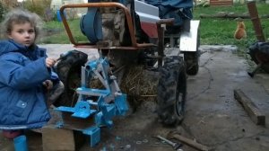 Отвал и подъемный механизм на минитрактор из мотоблока.