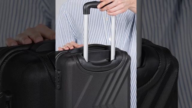Solid Hardside Rolling Set of Three Suitcases смотреть онлайн