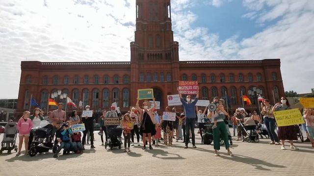 09.06.2020 Bildung sichern, Eltern entlasten! Demonstration Rotes Rathaus Berlin Senat Corona смотреть онлайн