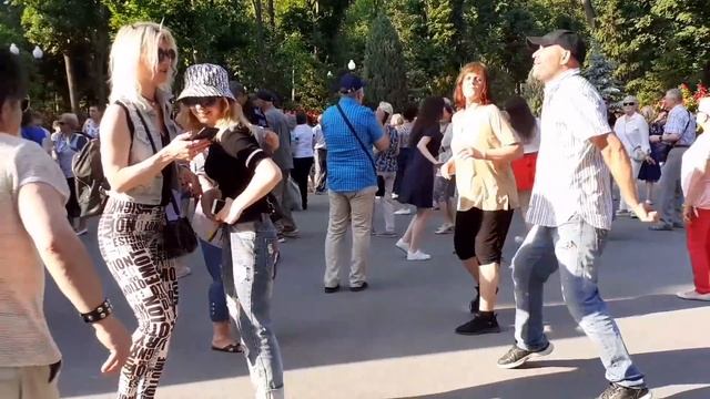 ЛЮБИ МЕНЯ ТАК!???/ТАНЦЫ В ПАРКЕ ГОРЬКОГО ХАРЬКОВ ИЮНЬ 2021 смотреть онлайн