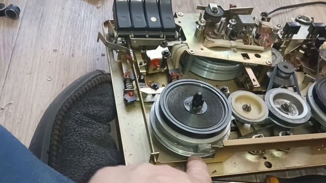 Привет из советов 😁Разбор бобинного магнитофона elfa 201-2 STEREO. смотреть онлайн