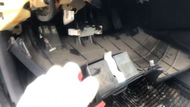 Как снять-поменять подрулевые переключатели дворников,света на автомобиле Hyundai Elantra XD смотреть онлайн