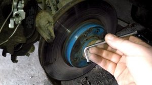 Замена передних тормозных  дисков на Opel Astra G своими руками