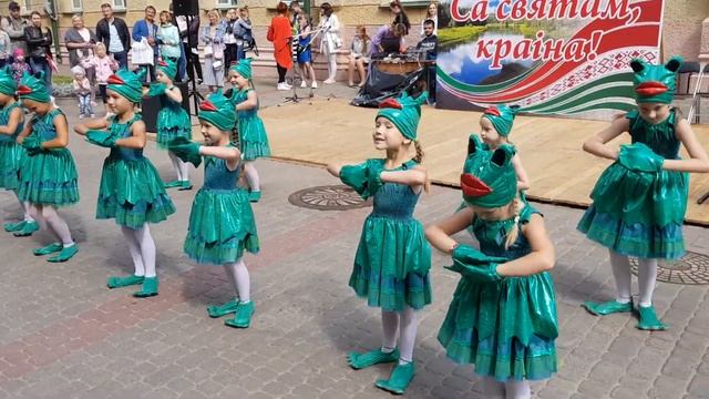 Танец "Лягушачий хор" школа-студия "Мини-леди" Могилев.День независимости 3.07.19 смотреть онлайн