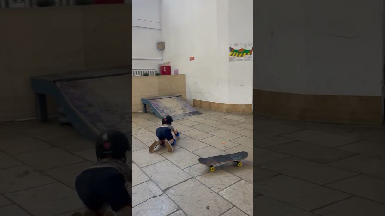 Тренировка по скейту. Малыш упал. Поддержи лайком смотреть онлайн