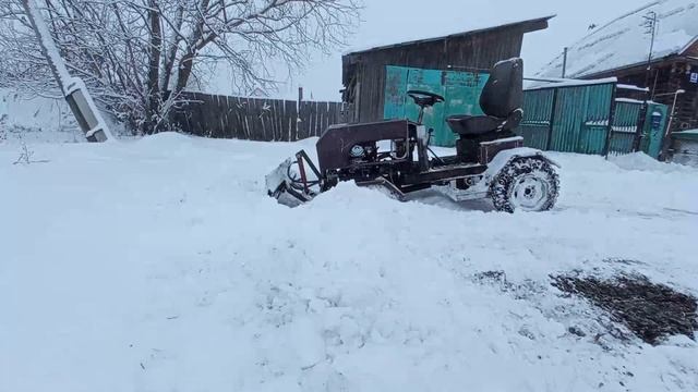 Самодельный минитрактор классика 4×4.Уборка снега.snow Removal With A Homemade Minitractor.