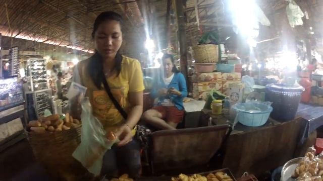 Продуктовый рынок в Камбодже. смотреть онлайн