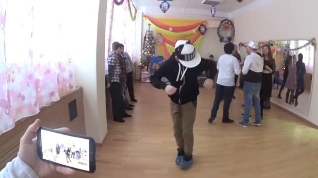ШКОЛЬНАЯ ДИСКОТЕКА - ТАНЦУЕМ ! ШКОЛА №127 УФА - ВЛОГ ПЕРВЫЙ МЕДЛЯК ЭДВИНА ! смотреть онлайн