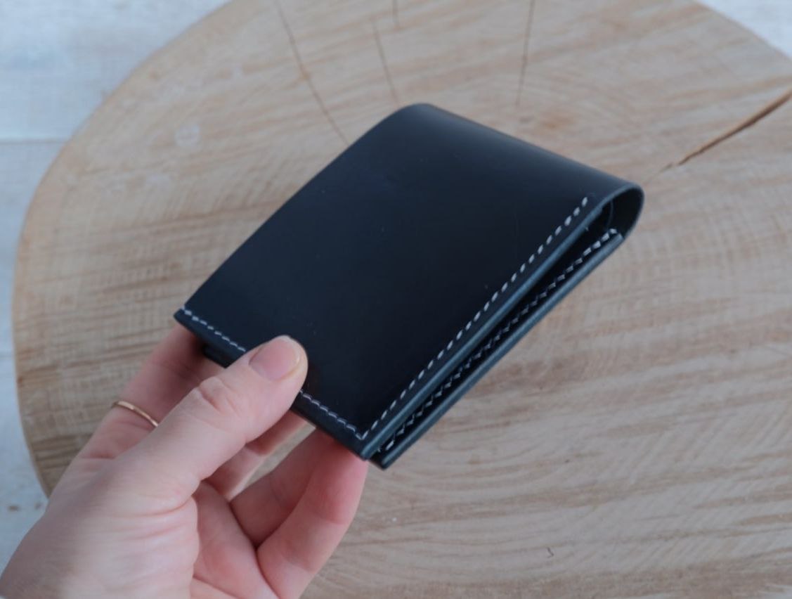 Мужской кошелек бифолд из натуральной кожи. Кошелек для купюр и карт ручной работы. Портмоне из кожи смотреть онлайн