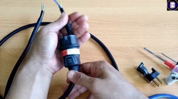 How to wire PowerCon Connector