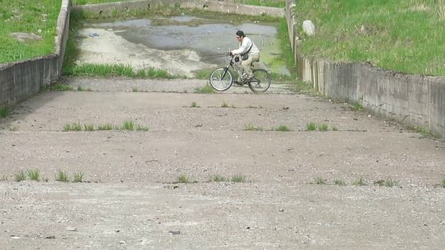 Невыносимый подъем на велосипеде в жёстку горку 45 градусов. смотреть онлайн