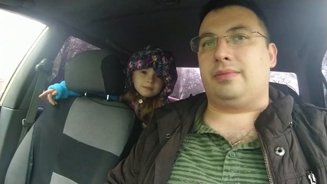 Дочка в 6 лет осваивает электросамокат, часть 1 смотреть онлайн