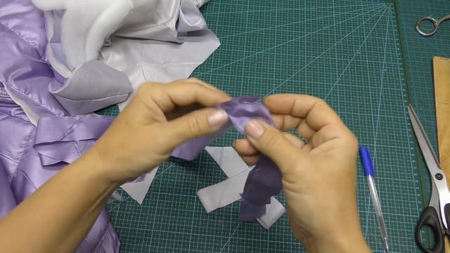 Пошив куртки из стёжки. Раскладка на ткани . Обработка швов. смотреть онлайн