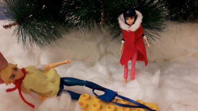 Новогодняя прогулка в лесу Маринетт и Адриана смотреть онлайн