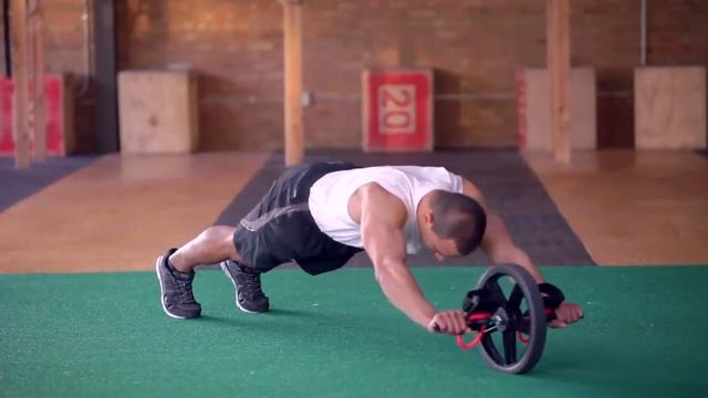 Упражнения для пресса. Прокатывание ролика Lifeline Power Wheel со стойкой на ногах. смотреть онлайн