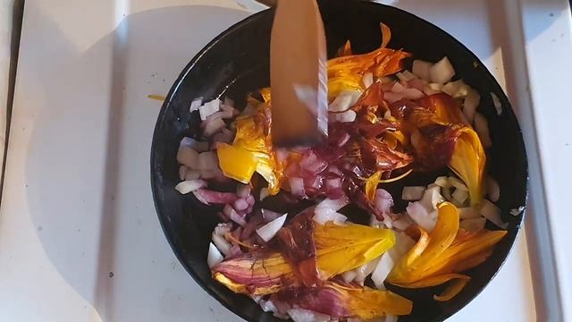 Лилейник - пища долгожителей. Успейте приготовить! Простой рецепт с яйцом и луком смотреть онлайн