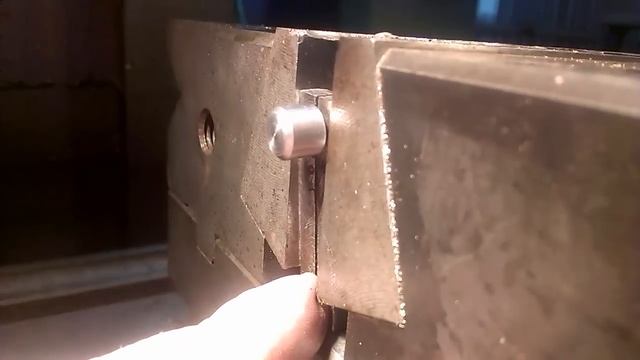 Фрезеровка - как зажать в тисках винт за резьбу не испортив её