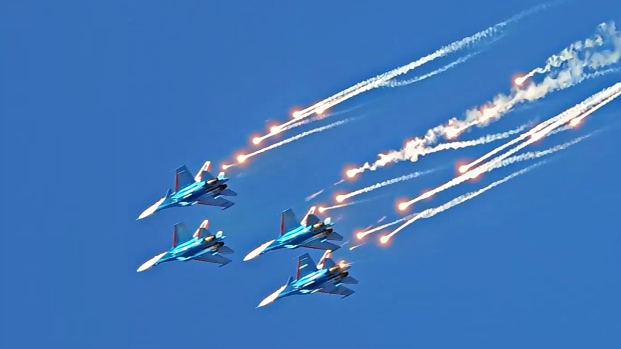 Истребители. Русские Витязи - 30 лет в небе. Сухие не дымят. Су-30, Су-35 смотреть онлайн