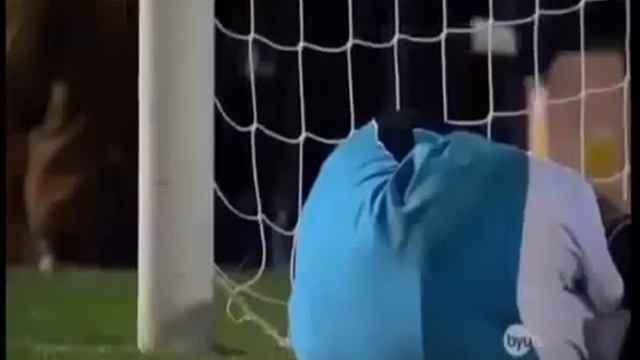 Скотт Стерлинг сдержал 5 штрафных об своё лицо