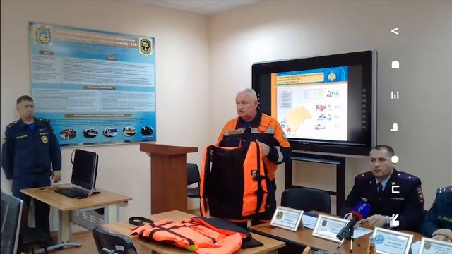 Ставропольские спасатели просят любителей подлёдной рыбалки носить жилеты смотреть онлайн
