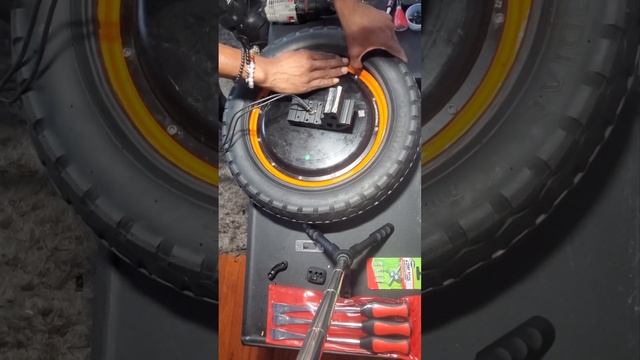 Inmotion V12 HT | Inner Tube Change Without Spoons смотреть онлайн