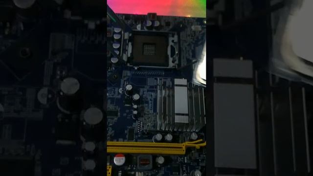 LGA 775 Q8400 VS E6400 смотреть онлайн